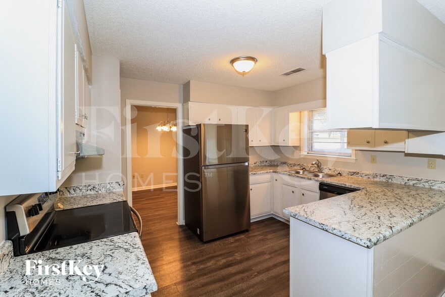 Building Photo - 6041 Colonyhill Dr