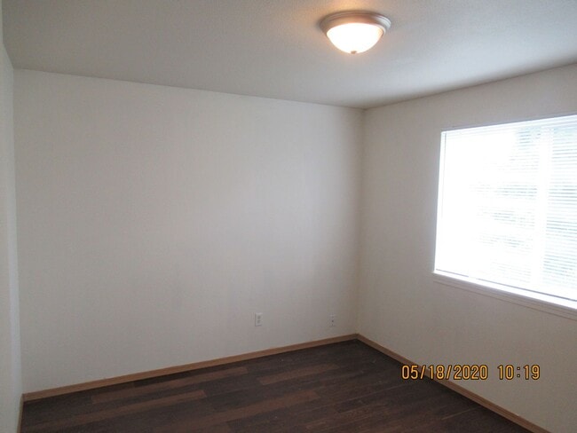 Building Photo - Two Bedroom Duplex in South Salem