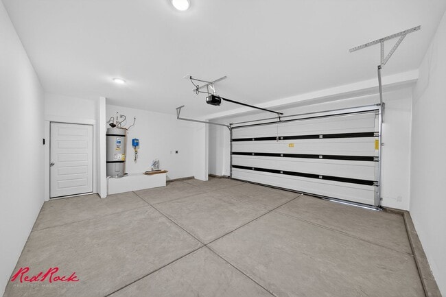 Building Photo - Stunning 4 Bedroom, 3 Bathroom Home in Beautiful Desert Terrace Community