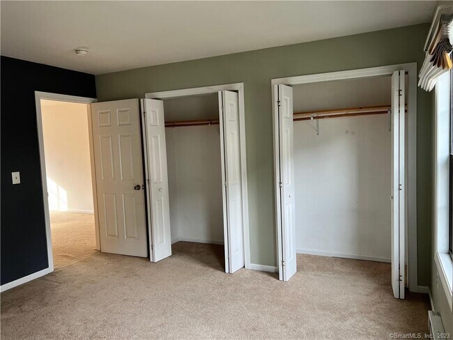 Building Photo - 74 Aspetuck Vlg