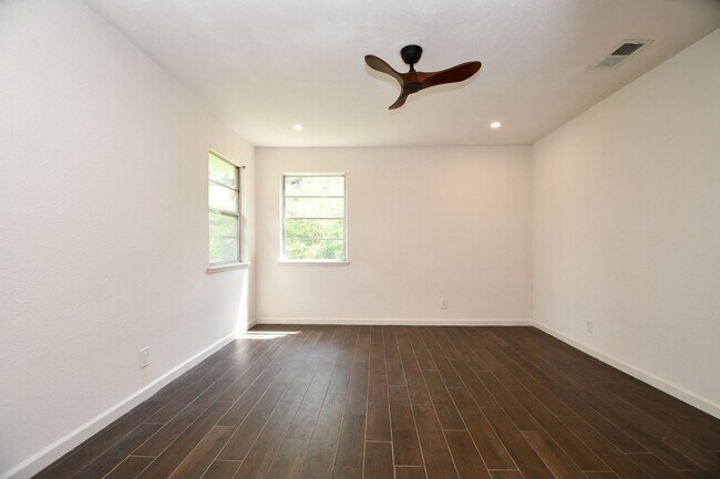 Building Photo - 5015 Grape St