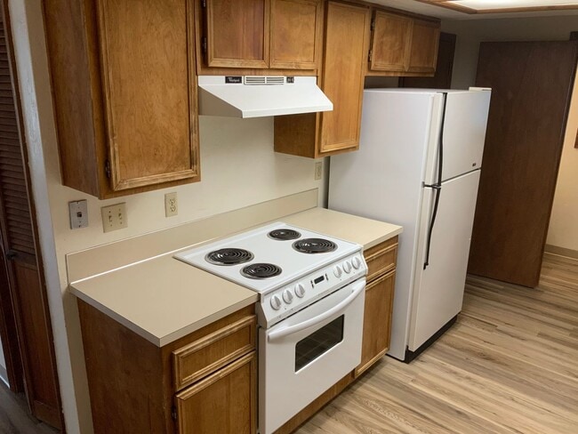 Building Photo - 2 Bedroom Duplex in Cal Young Neighborhood