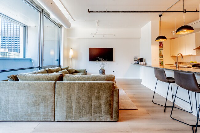 Building Photo - 240 E Illinois St