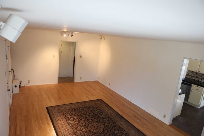 Building Photo - 185 S Myrtle Ave