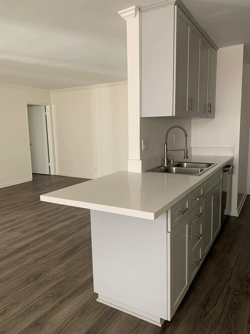 Building Photo - 118 S Wetherly Dr