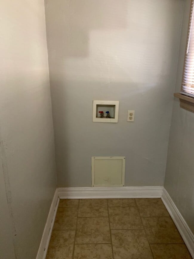 Building Photo - Nice 2 Bed 1 Bath Apartment in Great NW OKC Location! $820 Per Month!