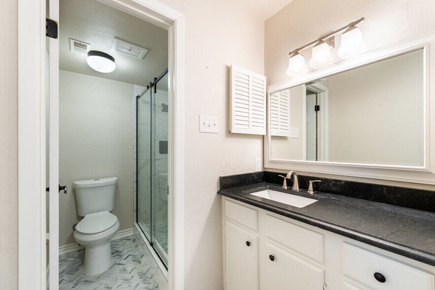 Building Photo - 300 Rush Creek Dr