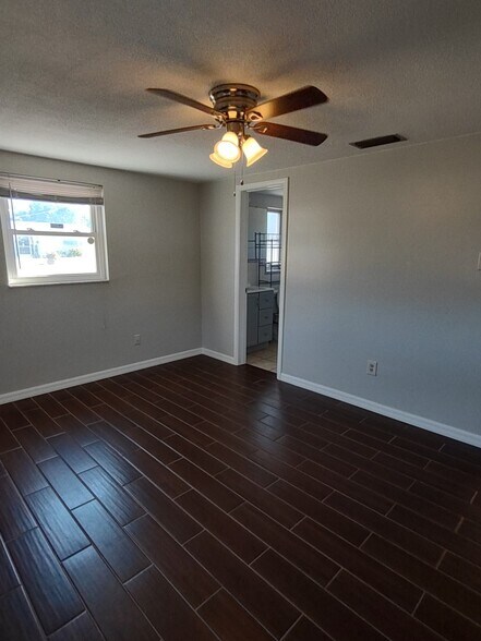 Building Photo - 12814 Spring Ave