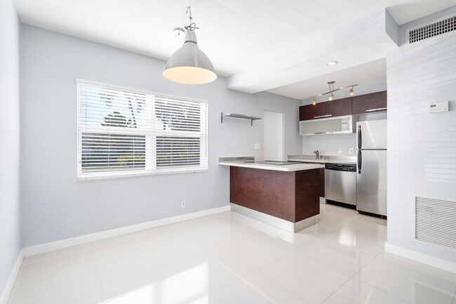 Building Photo - 416 NE 15th Ave