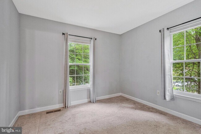 Building Photo - 6401 Old Scotts Ct