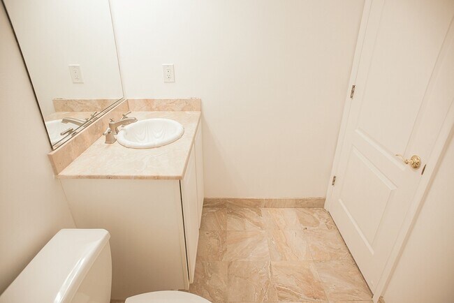 Building Photo - Townhome in the desired Chesapeake Harbour!!!
