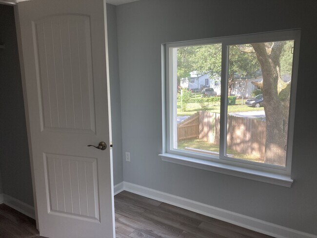 Building Photo - 719 Cypress Dr