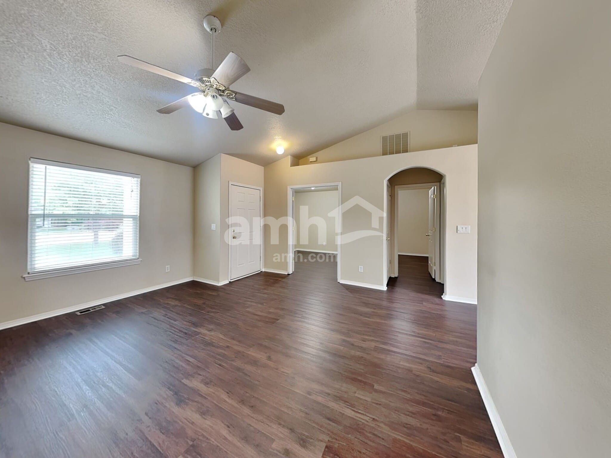 Building Photo - 868 Red Fern Dr