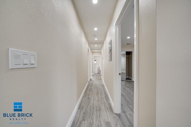 Building Photo - 2724-2724 Lanfranco St