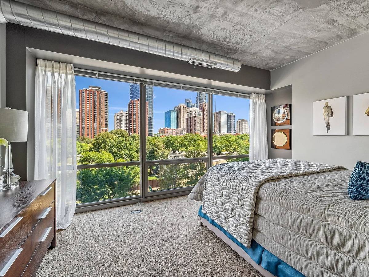 Building Photo - 964 S Clark St