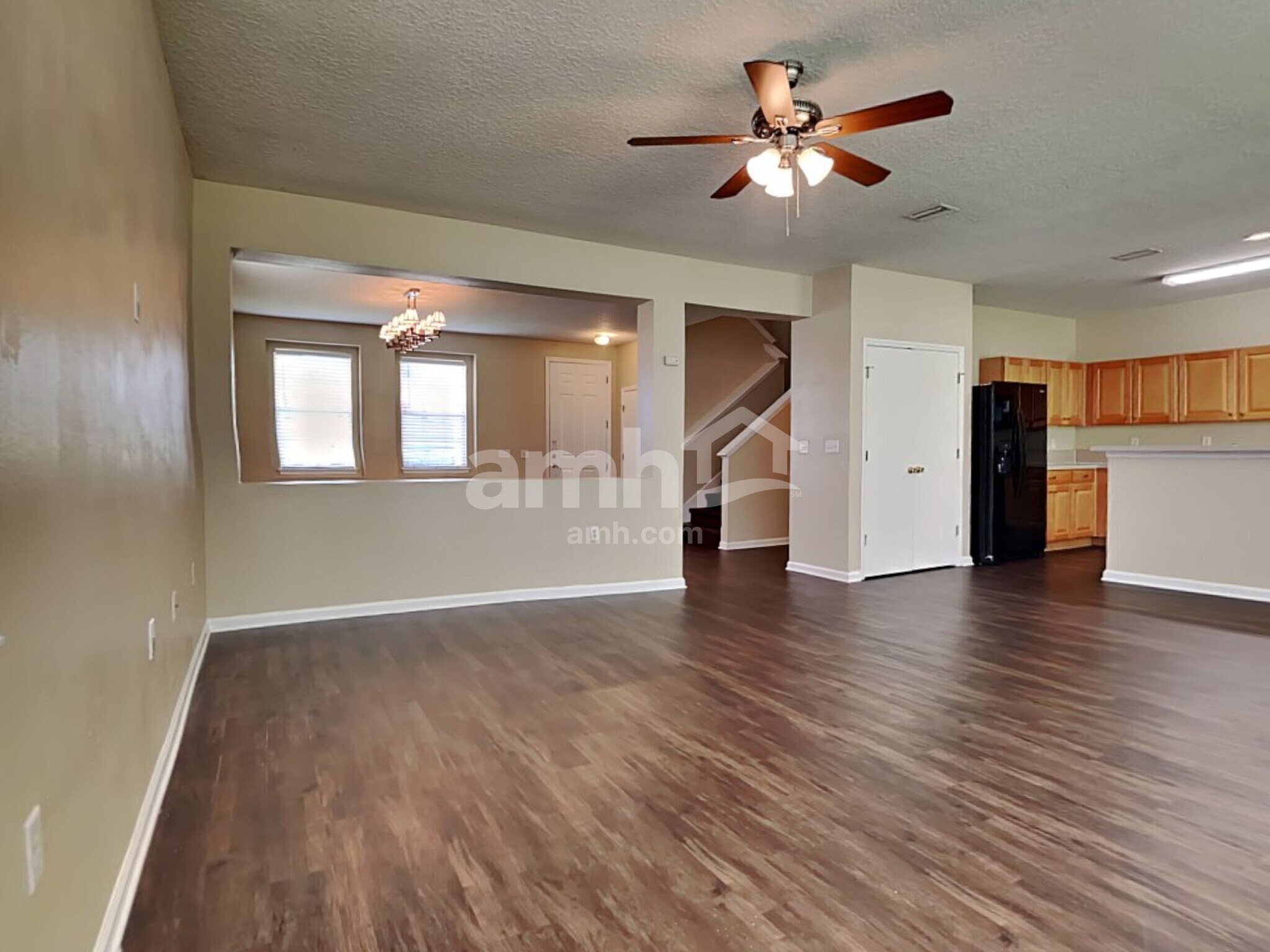 Building Photo - 11293 Justin Oaks Dr N