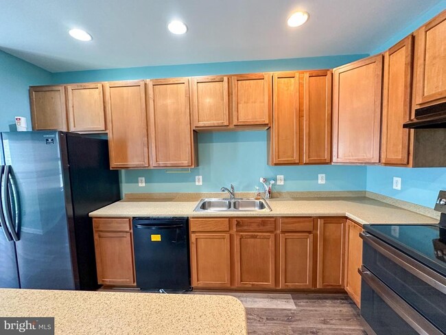 Building Photo - 46055 Gooseneck Dr