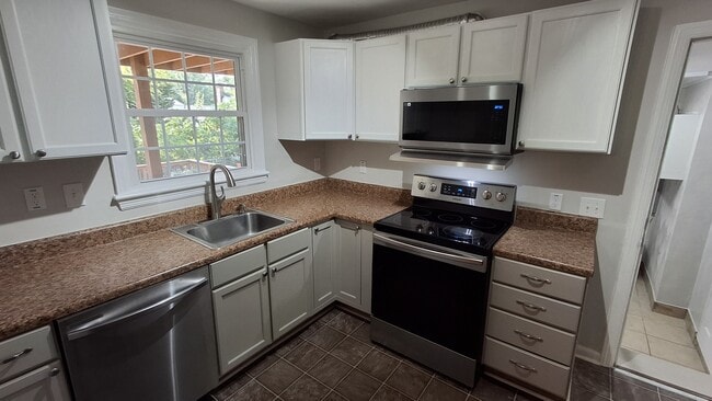 Building Photo - 205 Glen Echo Dr