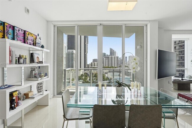 Building Photo - 601 NE 27th St