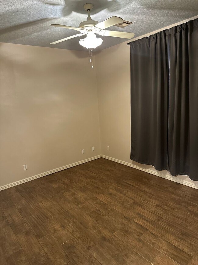 Building Photo - Available August 1st! 3-Bedroom, 2-Bathroom Home in East Rogers