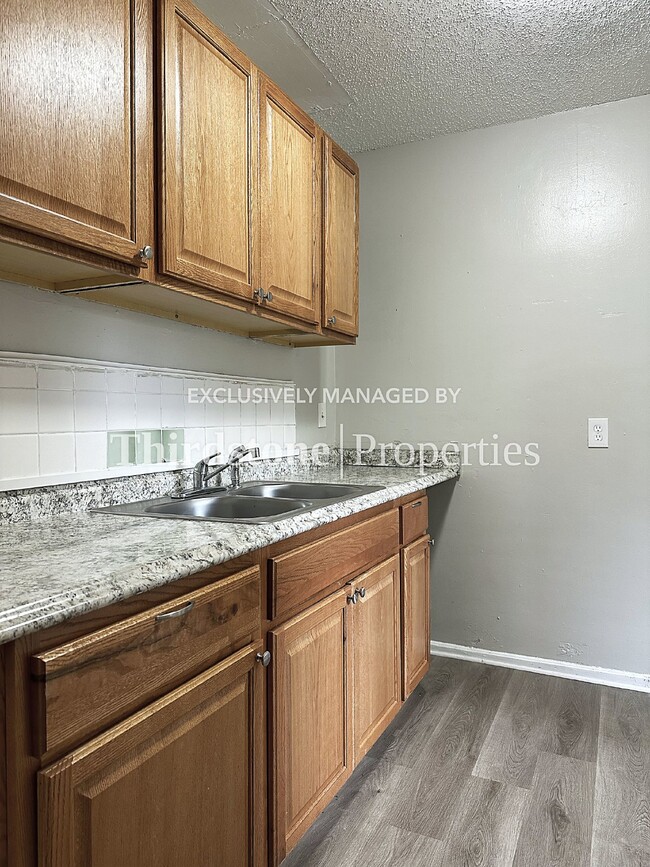 Building Photo - 1979 Brackland St