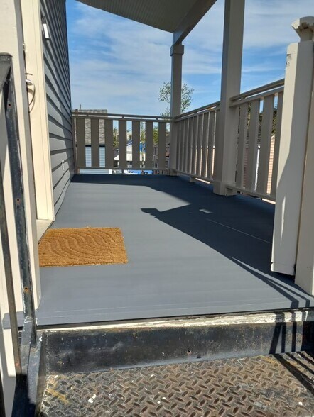 Building Photo - 2535 Upperline St