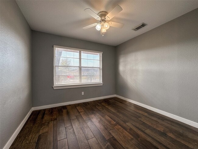 Building Photo - 5619 Wood Creek Way