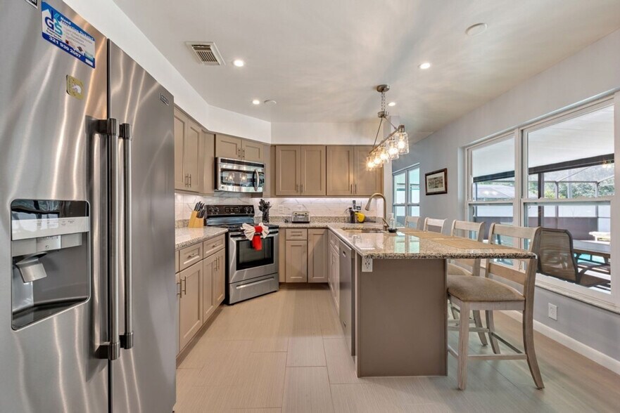 Building Photo - 7725 Indian Ridge Trail N