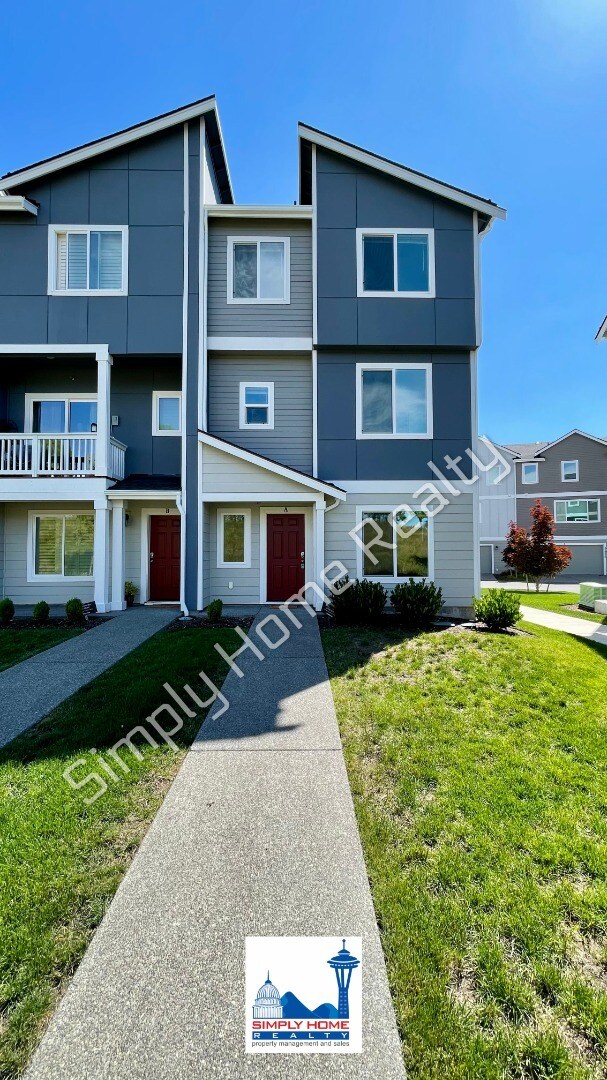 Building Photo - Step Inside to a Townhome Made for Easy Living!