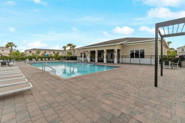 Building Photo - 449 NE 4th Terrace