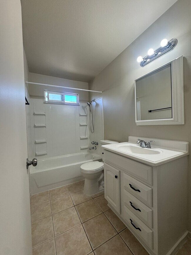 Building Photo - Bedlow Dr