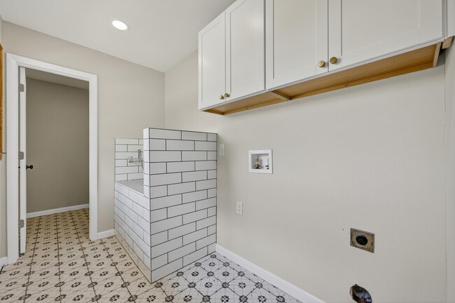 Building Photo - 758 9th Ave