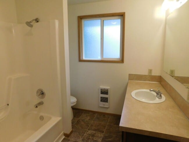 Building Photo - short04