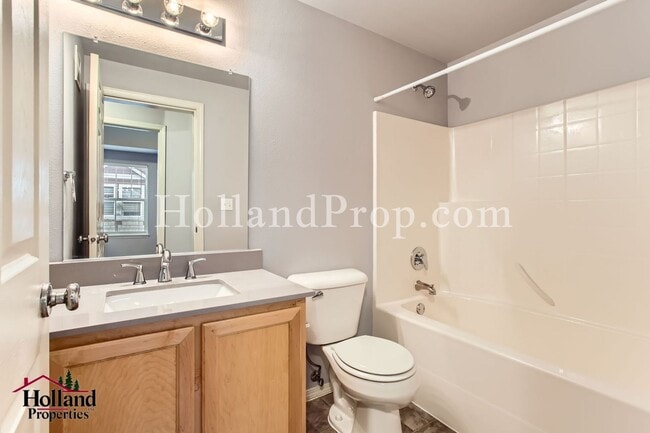 Building Photo - Charming 3-Bedroom Home in Prime Hillsboro Location!