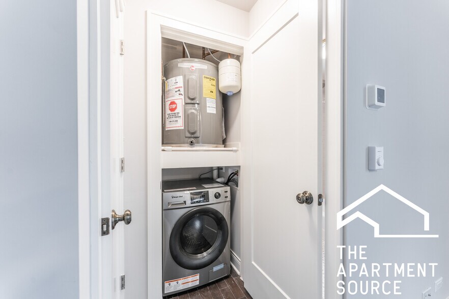 Building Photo - 640 W Wrightwood Ave