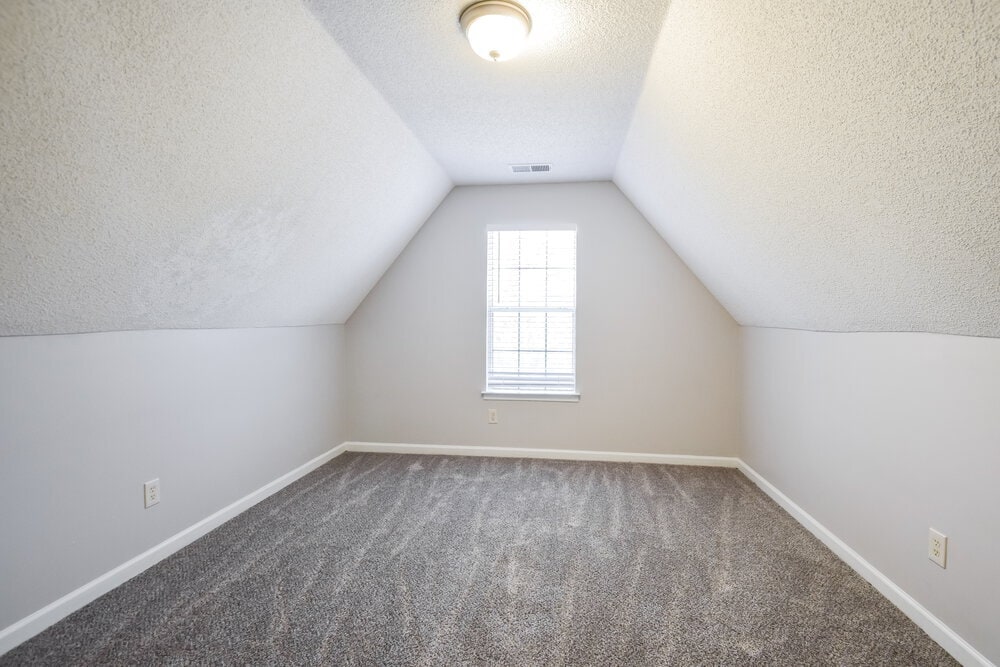 Building Photo - 7027 Maple Grove Rd