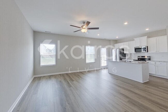 Building Photo - 877 Silent Barge Cv