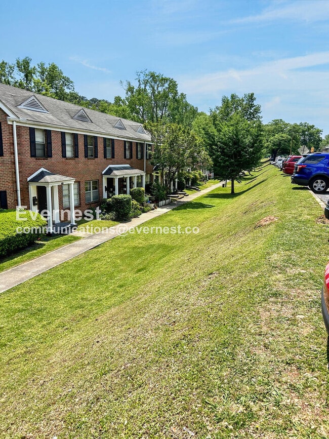 Building Photo - 1761 Valley Ave