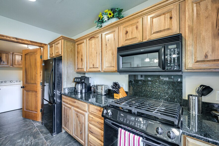 Building Photo - 191 Talisman Dr