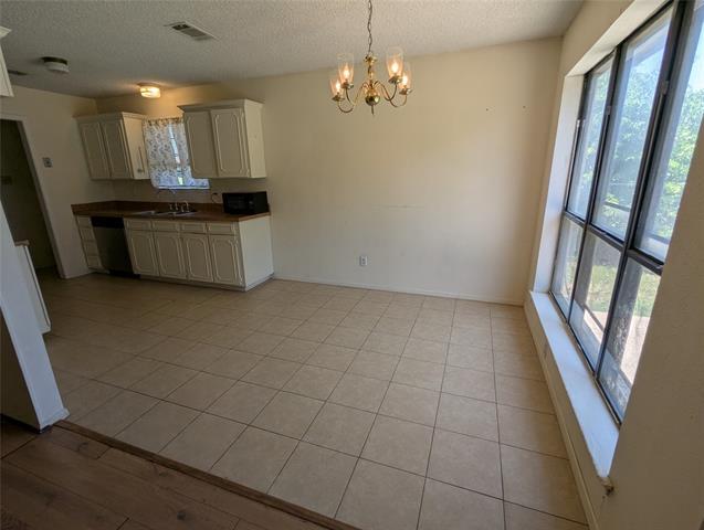 Building Photo - 1112 Dennis Dr