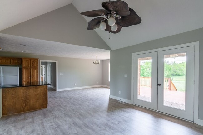 Building Photo - 3 Bed, 2 Bath, 2350sqft, 5.86acres