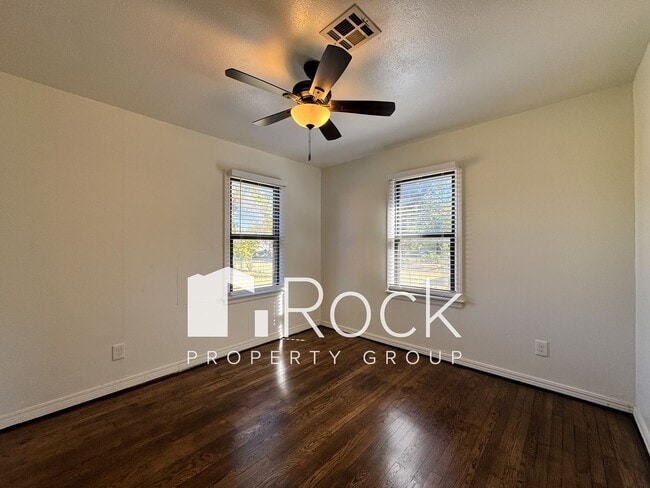 Building Photo - Charming Home with Real Wood Floors and Covered Parking ~ Offering 1 Month FREE Rent~