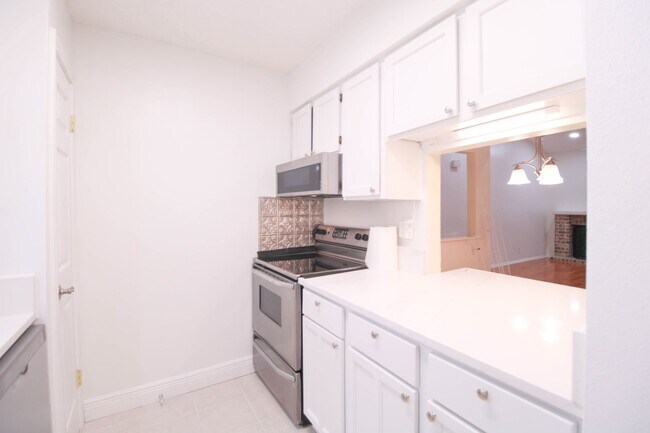 Building Photo - 13018 Heimer Rd