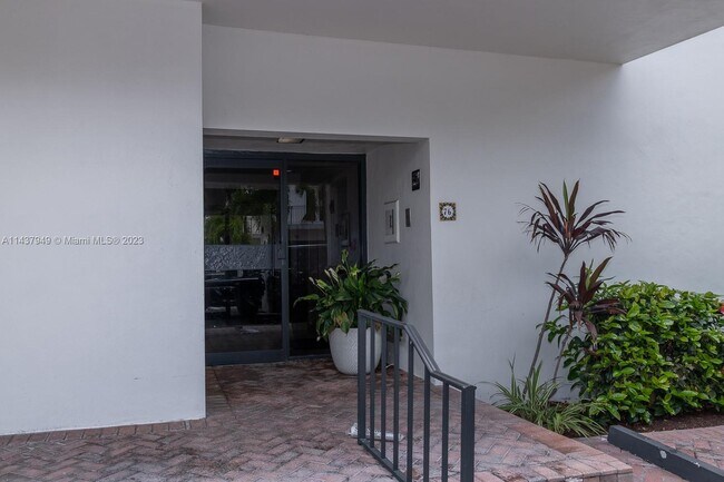 Building Photo - 76 Isle of Venice Dr