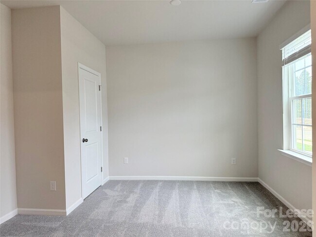 Building Photo - 6337 Fairfax Ct