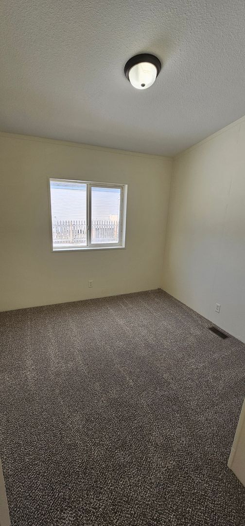 Building Photo - Fully Renovated 3Bd/2Ba Home in River Rock Fenced Yard Pet Friendly