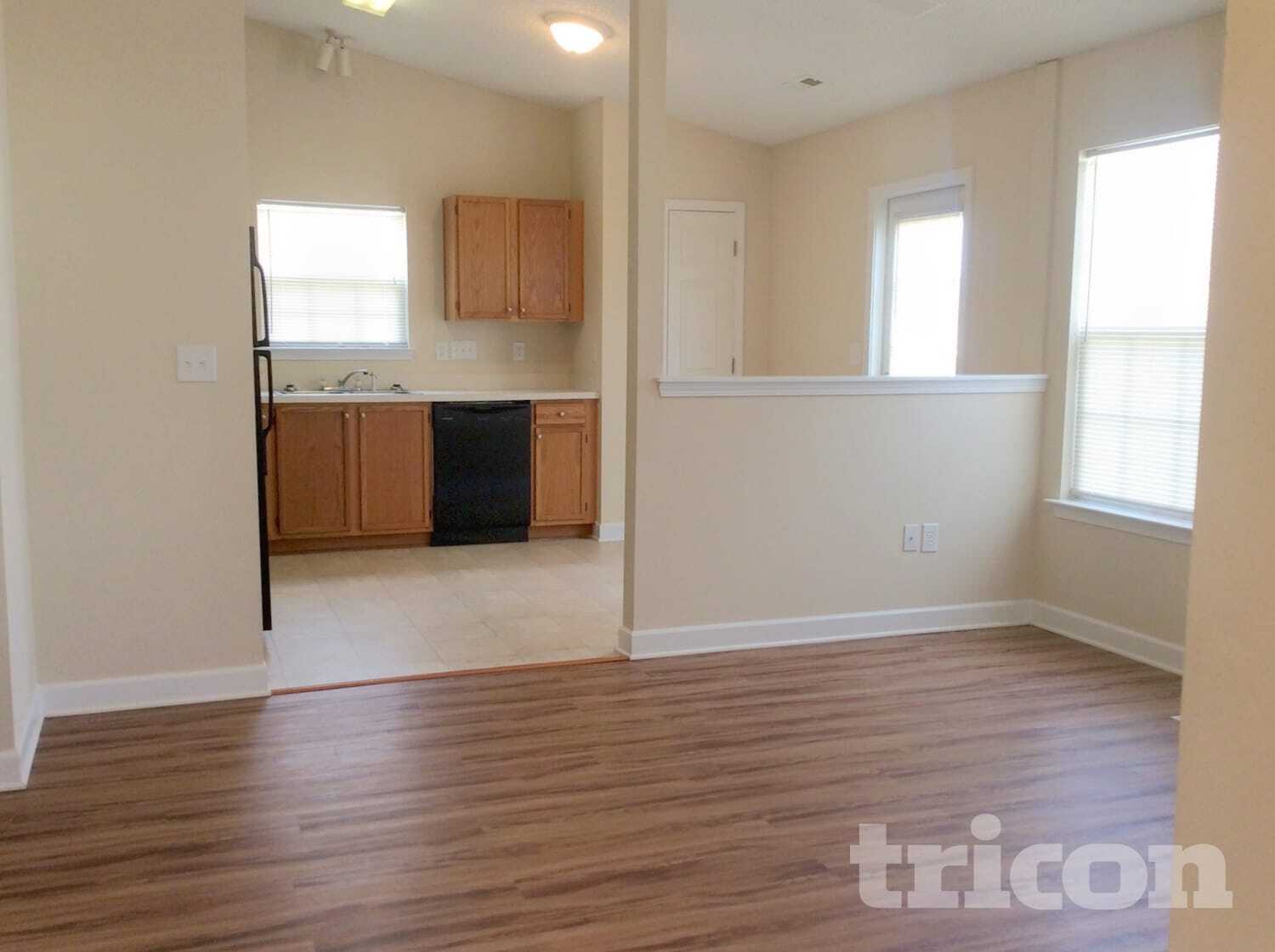 Building Photo - 919 Lakehill Rd