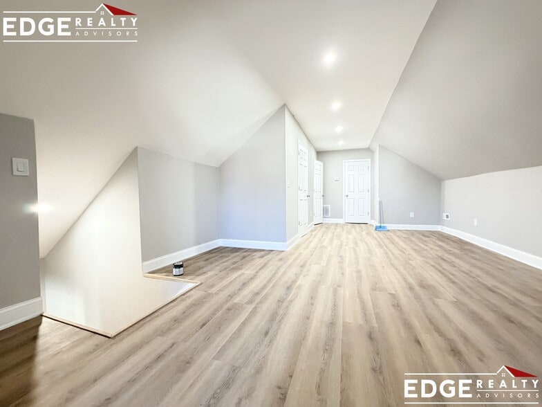 Building Photo - 66 Hunnewell Ave