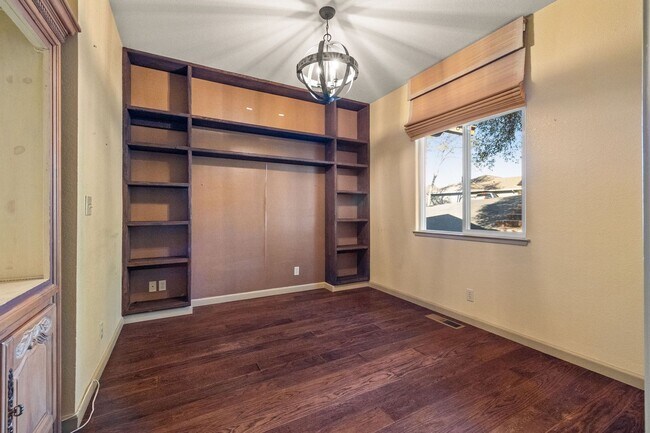 Building Photo - Amazing Apple Valley Home