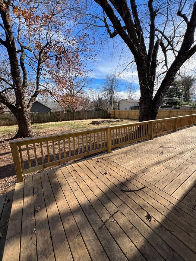 Building Photo - 4 bedroom/3 baths house